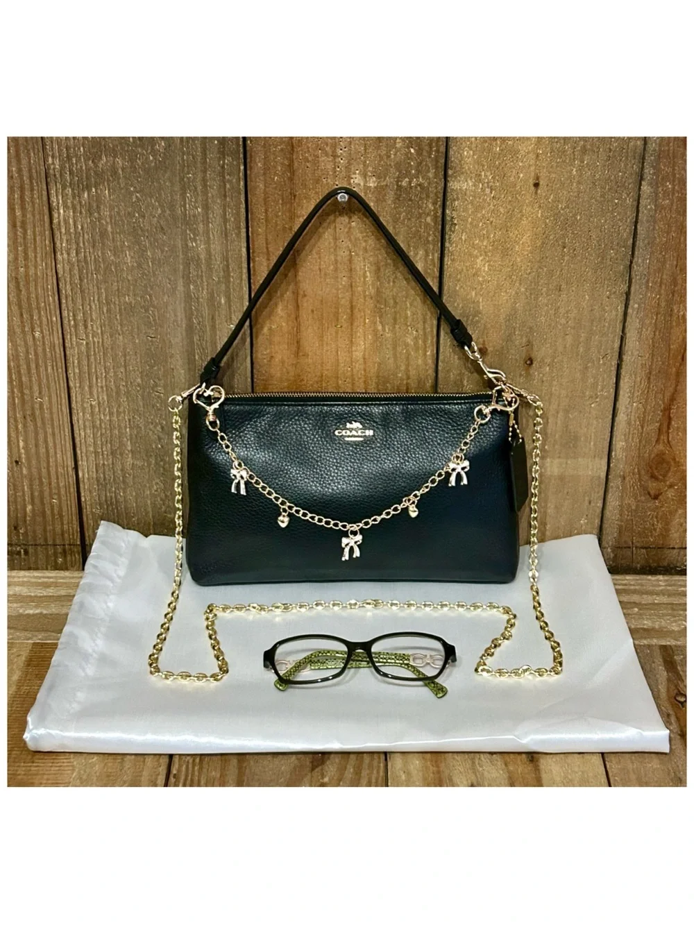 Coach. 4 Piece: Large Wristlet 25 with Free Eyeglasses, Bow Charm & Chain Strap. - Picture 16 of 16